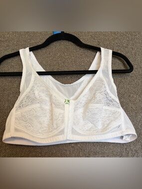 Front-Closure Lace Support Bra in White